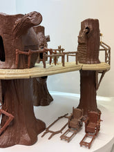 Load image into Gallery viewer, Star Wars ROTJ 1983 Ewok Village First Shot